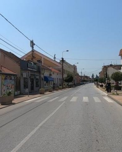 УРУЧЕНИ ПАКЕТИ ПОМОЋИ ЗА 98 ИЗБЕГЛИЧКИХ ПОРОДИЦА: Велика хуманитарна акција у Обреновцу