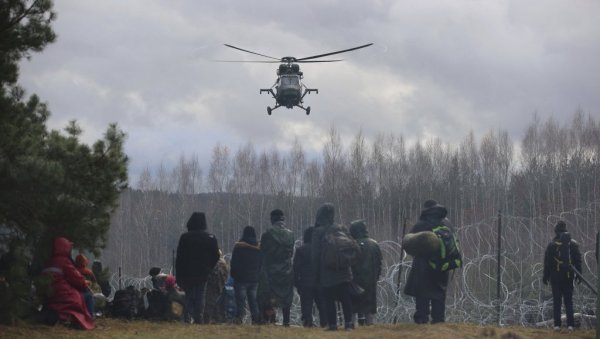 НОВИ СНИМЦИ СА ГРАНИЦЕ: Дванаест хиљада пољских војника распоређено, мигранти покушавају да пробију ограду (ВИДЕО)