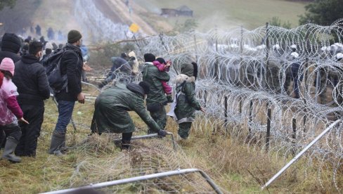 БАЛКАН ОПЕТ РЕЗЕРВАТ ЗА МИГРАНТЕ? Велика Британија и ЕУ желе да депортују најмање 60.000 непожељних избеглица БАЛКАН ОПЕТ РЕЗЕРВАТ ЗА МИГРАНТЕ? Велика Британија и ЕУ желе да депортују најмање 60.000 непожељних избеглица