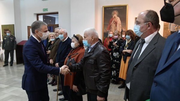 ПОВОДОМ ДАНА ПРИМИРЈА: Министар Стефановић са потомцима ратника Србије из Првог светског рата