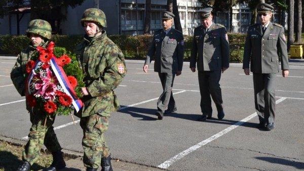 ПОЛОЖЕНИ ВЕНЦИ У КАСАРНИ ЦАР ЛАЗАР: У Крушевцу обележен Дан примирја