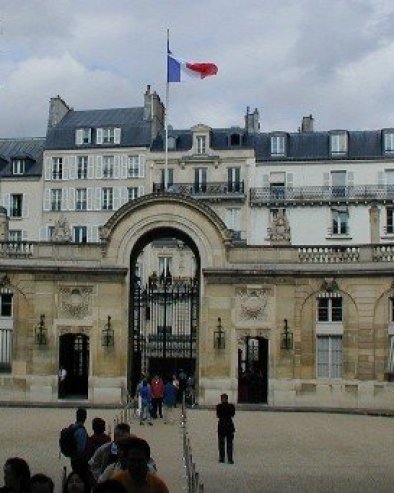 ОПЉАЧКАНА ЈЕЛИСЕЈКА ПАЛАТА: Резиденција француског председника на мети дрског лопова