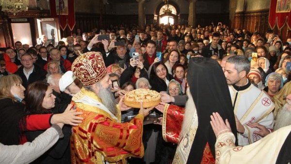 ПАТРИЈАРХ У НОВОМ САДУ: Порфирије уручио четири ордена Српске православне цркве