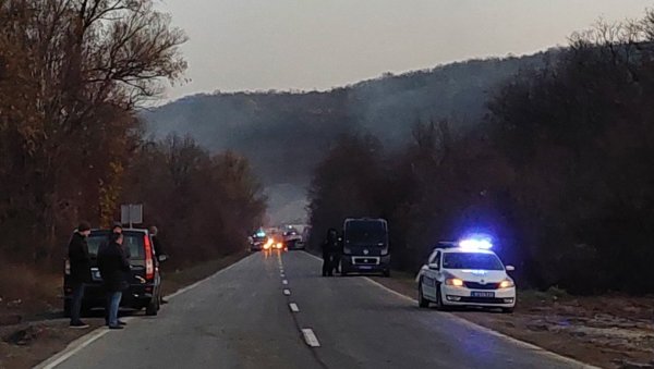 ЈУТРО НАКОН ЕКСПЛОЗИЈЕ У ЛЕШТАНИМА: Прилаз фабрици и даље забрањен, грађани провели ноћ у страху од нових експлозија