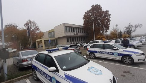 ДЕТАЉИ ПУЦЊАВЕ У ШАПЦУ: Упуцао познаника на улици и сачекао полицију ДЕТАЉИ ПУЦЊАВЕ У ШАПЦУ: Упуцао познаника на улици и сачекао полицију