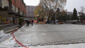 ZIMSKA ATRAKCIJA U CENTRU GRADA: Počelo montiranje klizališta u Jagodini