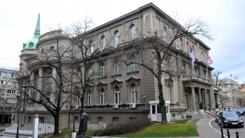 ПОЧЕЛЕ КОНСУЛТАЦИЈЕ О МАНДАТАРУ ЗА САСТАВ НОВЕ ВЛАДЕ: Представници Камберијеве листе и Руске странке код председника Вучића (ФОТО) ПОЧЕЛЕ КОНСУЛТАЦИЈЕ О МАНДАТАРУ ЗА САСТАВ НОВЕ ВЛАДЕ: Представници Камберијеве листе и Руске странке код председника Вучића (ФОТО)