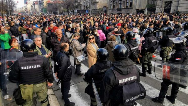 ВУЧИЋЕВА ЈАСНА ПОРУКА: Док сам ја председник, улица неће владати овом земљом!