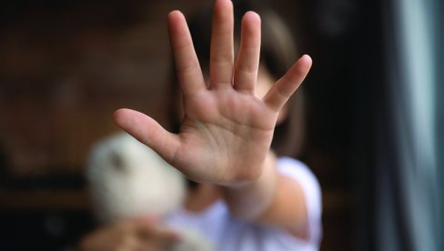 POLNO ZLOSTAVLJAO PASTORKU (8) DOK JOJ SE MAJKA PORAĐALA! Evo koliko će da robija