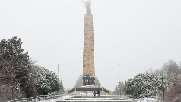 ВРЕМЕНСКА ПРОГНОЗА ЗА ПОНЕДЕЉАК, 17. ЈАНУАР:  Ујутру мраз, пре подне облаци и сунце, увече - падавине