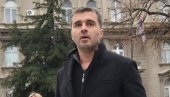 NOVOSTI SAZNAJU: Savo Manojlović kampovao kod kuće