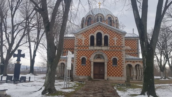 ПРОКИШЊАВА КРОВ НА ХРАМУ ХЕРОЈА РАЈЕВСКОГ: Споменик српско-руског братства, изграђен 1903, у Горњем Адровцу код Алексинца, вапи за обновом