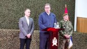 VUČIĆ U KASARNI MIJA STANIMIROVIĆ: Očekujemo značajne nabavke u okviru lovačko-bombarderske avijacije (FOTO)