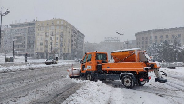 БЕОГРАД ОКОВАН СНЕГОМ: Призори из различитих делова града (ФОТО)