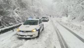 PADAVINE IZAZVALE SAOBRAĆAJKE ŠIROM SRBIJE: Kamion izgoreo u sudaru na auto-putu, kod Pančeva šleper preprečio put