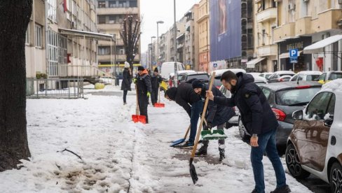 KAZNE SU DO 50.000: Stanari, oprez  - čišćenje snega je u vašoj nadležnosti, a ako bude potrebe platićete i odštetu!