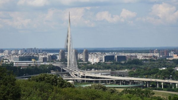 СКОЧИО СА МОСТА НА АДИ: Хитна помоћ брзо је стигла на лице места