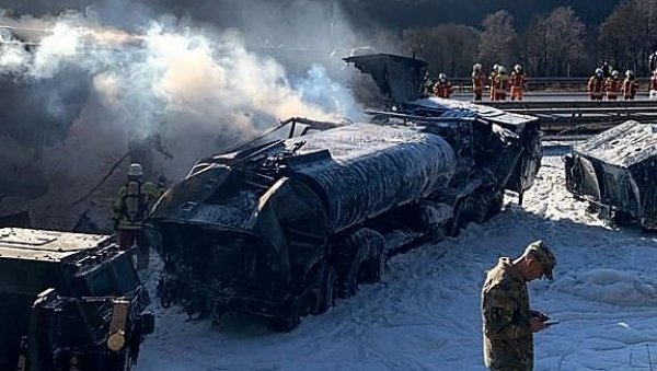 ШЛЕПЕР УДАРИО У КОНВОЈ АМЕРИЧКЕ ВОЈСКЕ: Несрећа у Немачкој - спекулише се о покушају атентата, Немци демантују