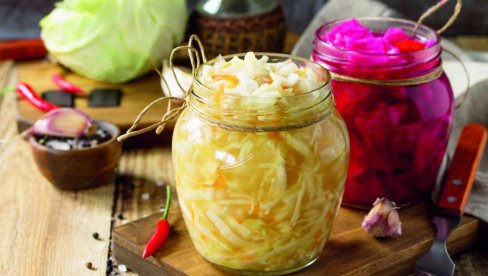 KISELI KUPUS, KRASTAVČIĆI ILI KARFIOL: Koja fermentisana hrana ima najviše vitamina KISELI KUPUS, KRASTAVČIĆI ILI KARFIOL: Koja fermentisana hrana ima najviše vitamina