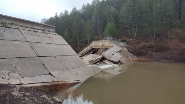 ВОДА ОДНЕЛА НАПУКЛУ БРАНУ: У засеоку Јовандић остали без дрва и кошница, жртава, срећом није било