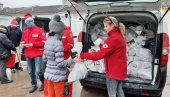 JEDAN SLATKIŠ ZA DRUGA: Đaci darivali ugrožene vršnjake u Požarevcu