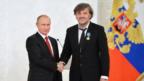 IZ RUSIJE S LJUBAVLJU: Emir Kusturica dobio poseban poklon (FOTO)