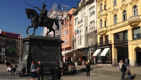 ŠOK U ZAGREBU: Narod u neverici zbog scene na Trgu bana Jelačića