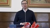 RADUJEM SE SUSRETU SA SRPSKOM DECOM SA BANIJE I KORDUNA: Predsednik objavio snimak i čestitao Božić, paketići spremni (VIDEO)