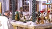SVEČANO U HRAMU SVETOG SAVE: Patrijarh Porfirije služio liturgiju za Božić (FOTO/VIDEO) SVEČANO U HRAMU SVETOG SAVE: Patrijarh Porfirije služio liturgiju za Božić (FOTO/VIDEO)