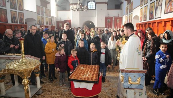 ЗЛАТНИК И ДВА СРЕБРЊАКА У ЧЕСНИЦИ: Одржана света литургија у Житишту