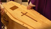 ВЕЛИКА ТРАГЕДИЈА! Преминуо фудбалер (14) током утакмице, огласио се његов клуб
