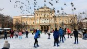 PRORADILO KLIZALIŠTE U SMEDEREVU: Školarci uživaju na ledu (FOTO)