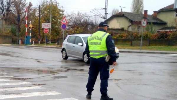 ПРОТИВ ВОЗАЧА КРИВИЧНА ПРИЈАВА: Возио нерегистровани „мерцедес“ под дејством наркотика