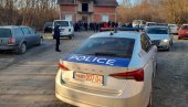 ПОЛИЦИЈА ЛАЖНЕ ДРЖАВЕ ОКУПИРАЛА БИРАЧКА МЕСТА: На сваки начин хоће да спрече Србе да остваре своја права