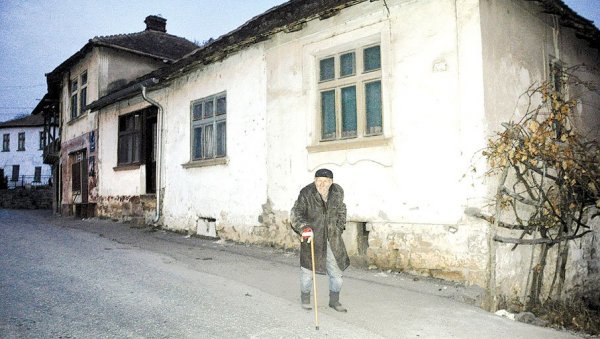 СОЦИЈАЛНА ПЕНЗИЈА ЗАБОРАВЉЕНИМА: Треба ли најстаријим сиромашним грађанима давати 100 евра месечно?