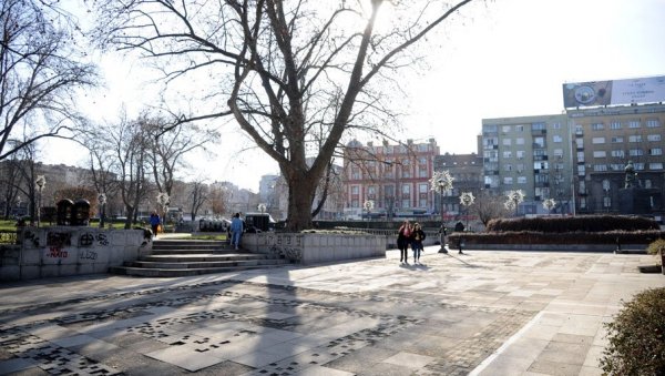 ХОРОР У ПРОЛАЗУ КОД ВУКА: Потпуно запуштени део подземне железничке станице ка Улици Краљице Марије и плато око споменика