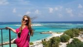 DANICA MAKSIMOVIĆ  GOLIŠAVA NA MALDIVIMA: Glumica pokazala kako izgleda u 68. godini (FOTO)