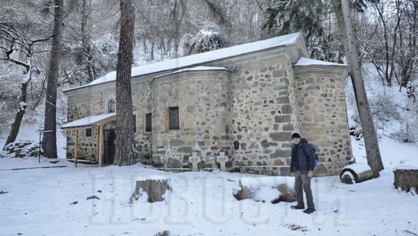 СВЕТИ КРАЉ МИЛУТИН СПАС И ОД КОРОНЕ: Репортер Новости са житељима Софије који, као некад, у време куге и колере, у цркви тражепомоћ