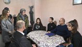 БУЛОВИЋИ ДОБИЛИ ПОСАО: Град уз Ивану и Александра из Бечмена, родитеље четворо деце