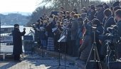 ОБЕЛЕЖЕНА 80. ГОДИШЊИЦА НОВОСАДСКЕ РАЦИЈЕ: Положени венци на споменик Породица (ФОТО/ВИДЕО)