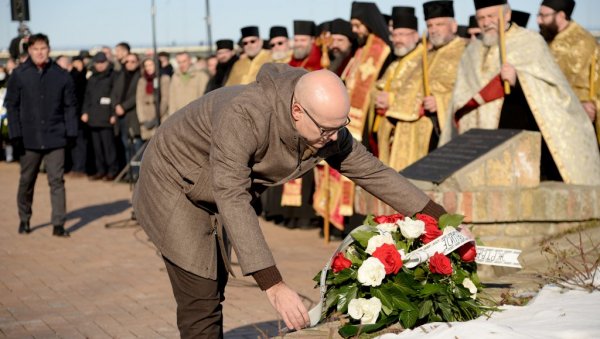 ВУЧЕВИЋ: Једном годишње да се одржи помен свим жртвама Новосадске рације