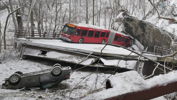 ПУЗАО САМ УЗ БРДО: Возач описао стравичне тренутке током рушења моста (ФОТО)