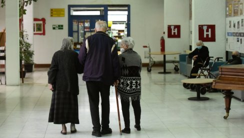 VELIKE PROMENE PRED ŽENAMA KOJE TEK TREBA DA SE PENZIONIŠU: Evo kako će se menjati starosna granica u narednim godinama