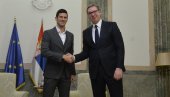 VUČIĆ POSLAO JAKU PORUKU NOVAKU ĐOKOVIĆU: Hvala na tome što svuda časno i hrabro predstavljaš našu zemlju (VIDEO)