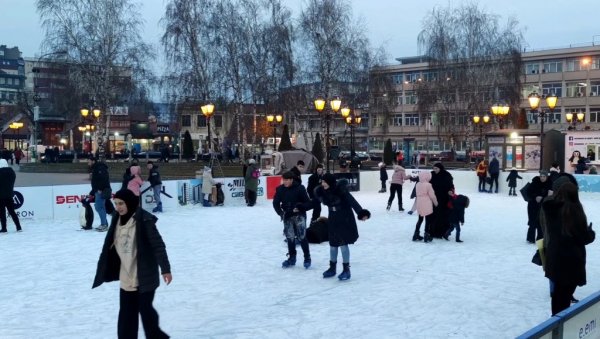 У ГРАДУ БЕСПЛАТНО КЛИЗАЊЕ: Лепе акције Туристичке организације Новог Пазара, Установе за спорт и Спортског савеза