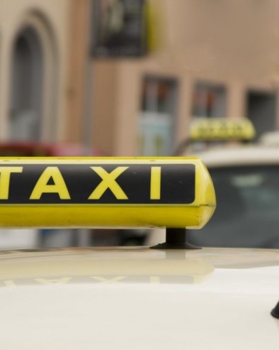 ПОЧЕО ЧУДНО ДА СЕ ПОНАША: Полиција зауставила такси, па ухапсила путника