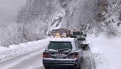 SNEG PADA DUŽE OD DVA SATA: Paralisan saobraćaj na Zlataru i Zlatiboru (FOTO)