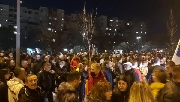 ПРОТЕСТИ У ПОДГОРИЦИ: Народ се окупио да изрази незадовољство због прекрајања изборне воље грађана (ФОТО/ВИДЕО)