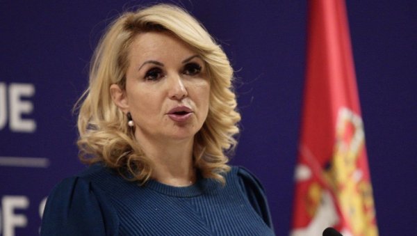 КЊИГА, ПА ОСТАЛО: Дарија Кисић Тепавчевић уручила поклоне