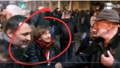 SRDAČAN POZDRAV: Vladeta Janković i Staša Zajević zajedno na protestu (VIDEO)